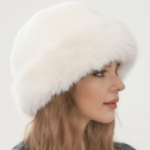 NWT Cream faux fur winter hat cozy fluffy warm soft luxury old money trendy